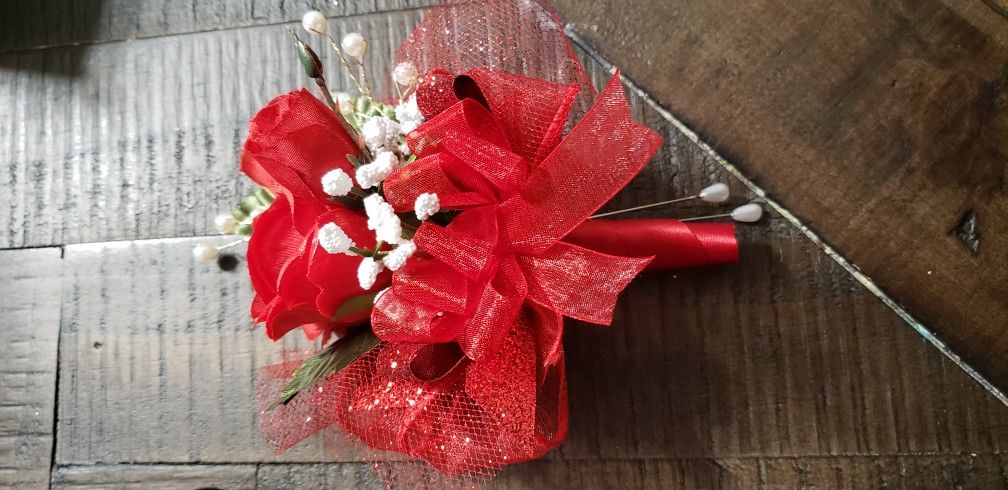 Prom And Wedding And Debuts And Any Occasions Who Need Corsages And Boutonnieres