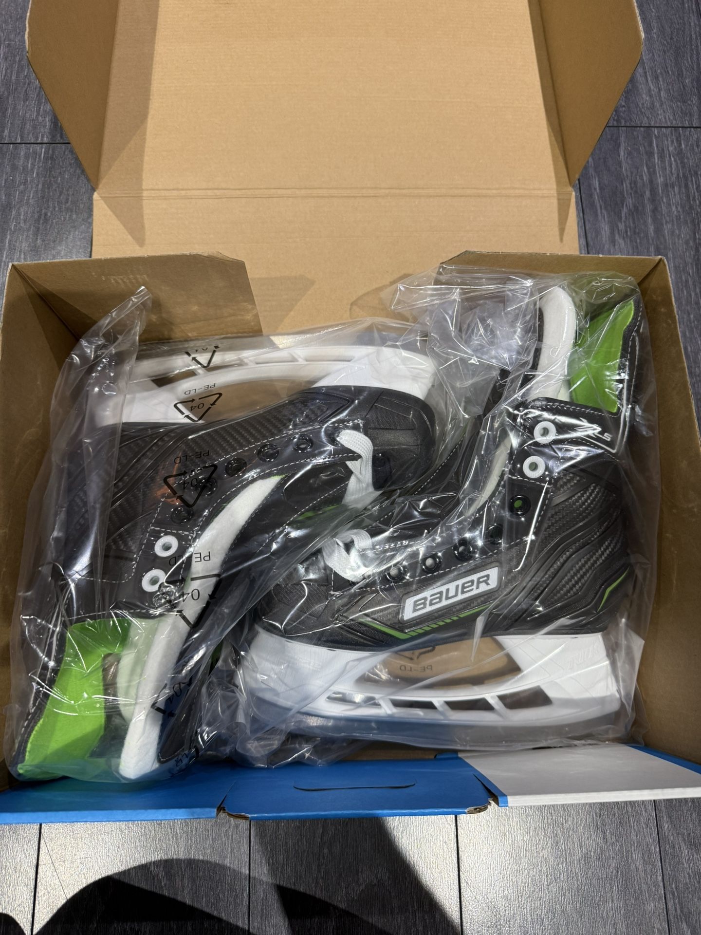 Brand New Bauer XLS Hockey Skates Size 1
