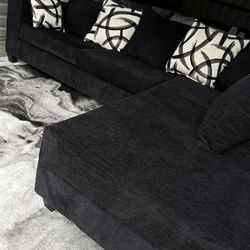 Nice Black Sectional Sofa (like New)