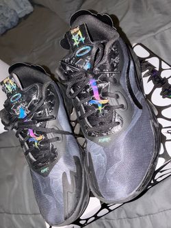 Boys basketball shoes and boots