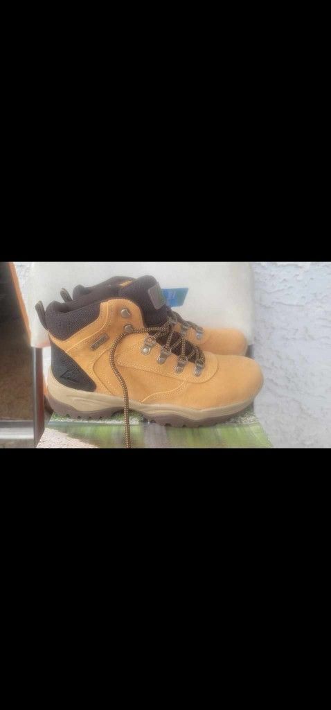 Ozark Trail Men's Size 9 Wheat Brown Suede Free Edge Hiking Ankle Boots new in box