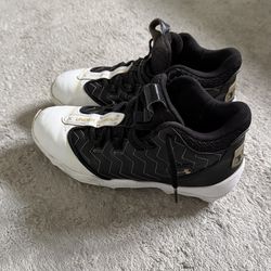 Under Armour baseball shoes size 7