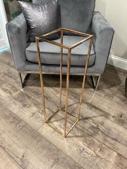 4 Metal Pedestal Stands