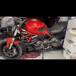 $7000 OBO DUCATI MONSTER 821
