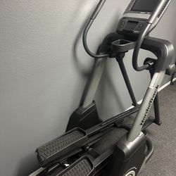NordicTrack FreeStride Trainer FS10i    FREE DELIVERY AND SET UP!!!