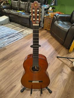 Yamaha G240 Classic Nylon String Acoustic Guitar with case.