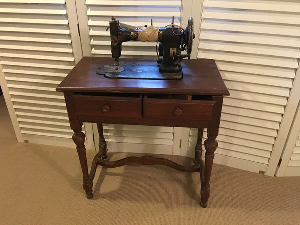 Sewing Machine With Solid Wood Cabinet For Sale In Overland Park