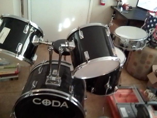 Coda Five Piece Drum Set With All Hardware And Stool