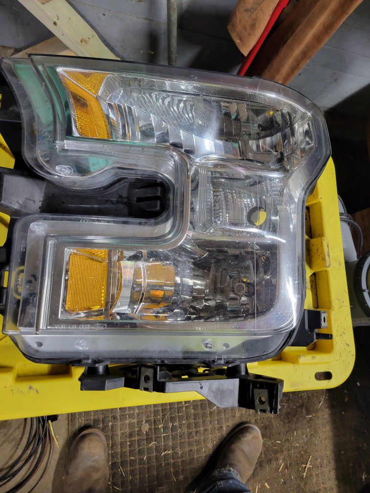 16' F150 (Driver Side) Headlight Assembly