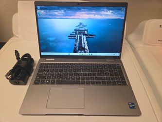 Dell Latitude 5520 15.6 Inch Touchscreen Intel i7-1185G7 512 GB SSD 1x16 gb Ram Memory