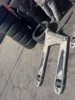 Crown pallet jack