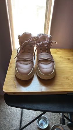 Woman Puma Pink Shoes Size 8.5   