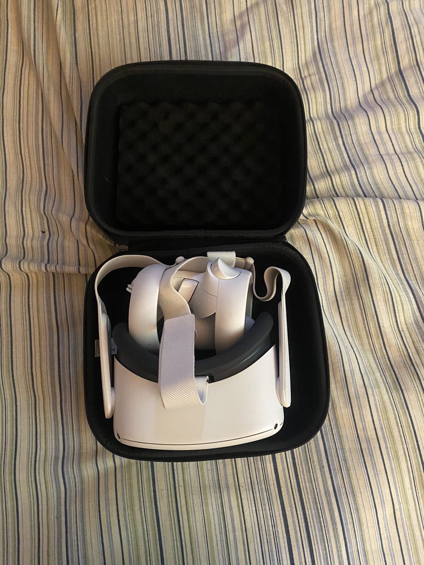Oculus Quest 2 With Travel Case