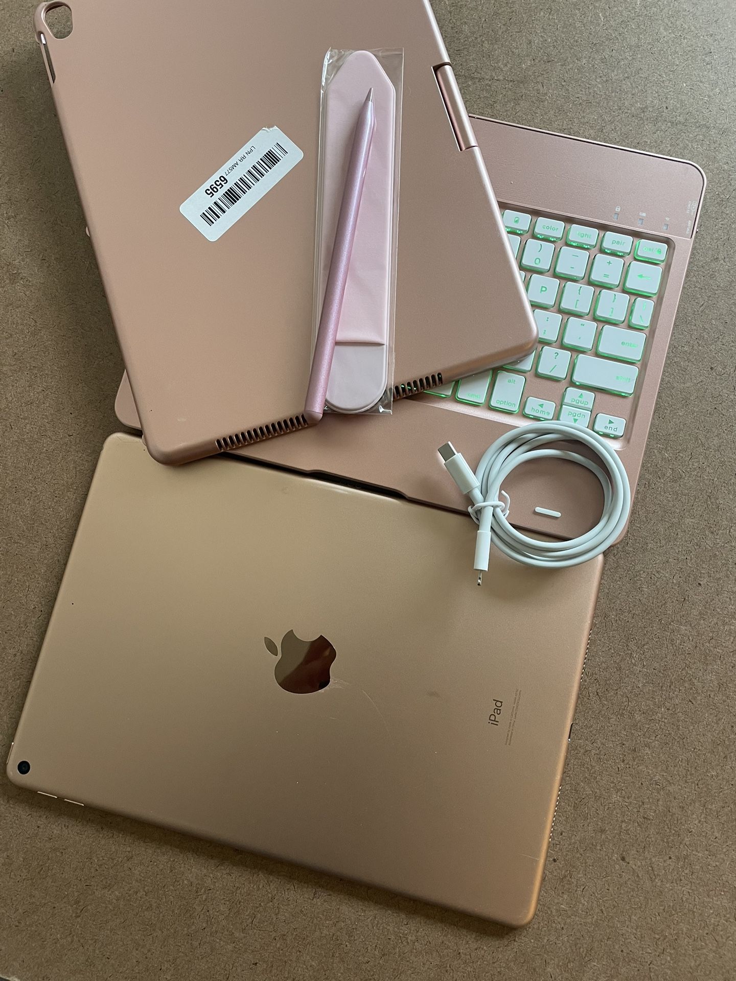 Apple iPad Air 3rd Generation (RoseGod) 256GB With Keyboard and