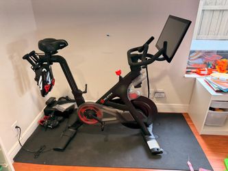 Peloton Bike PL-01 w/ Gen 3 Screen, Shoes, Mat & Weights