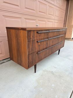 Fully Restored 1960s Mid-Century Modern 9-Drawer Dresser by Drew MCM