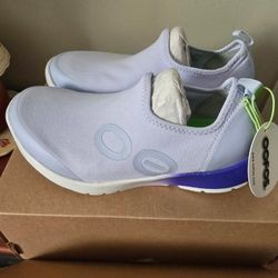Oofos Women Size 8.5
