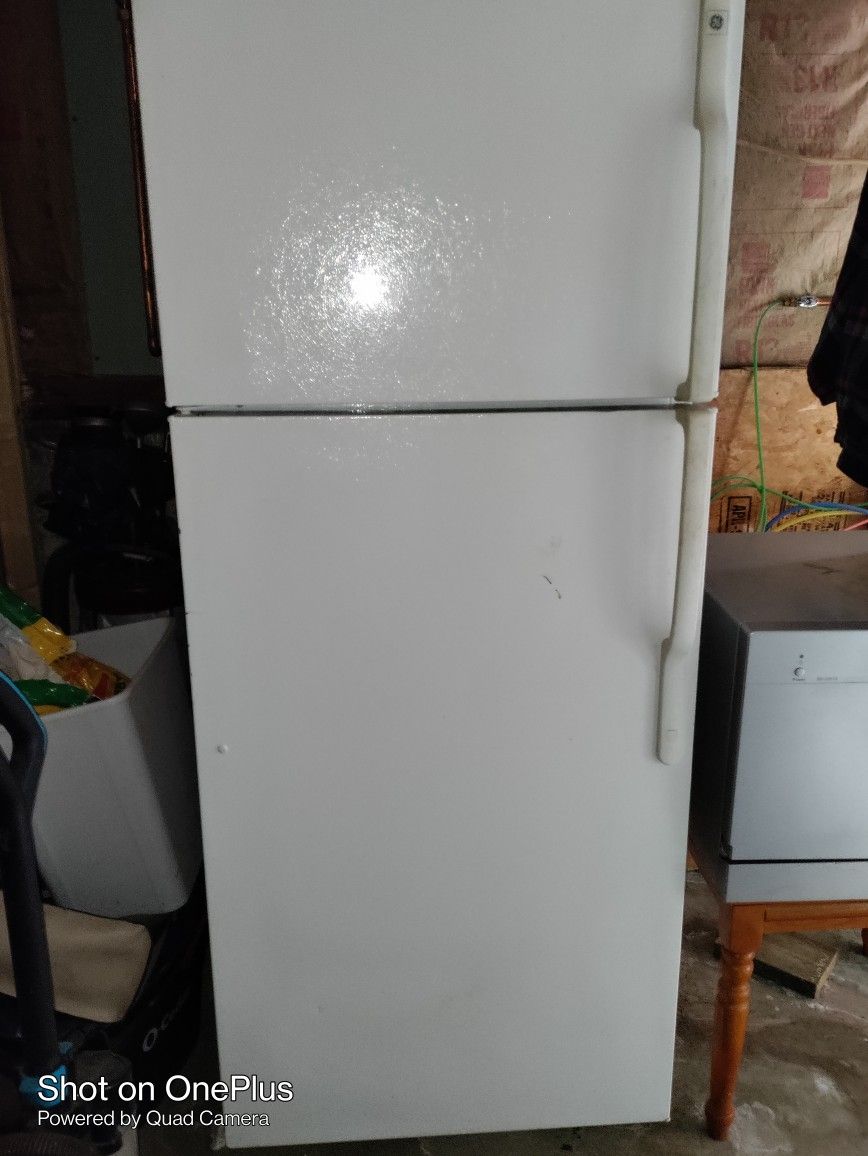Refrigerator 