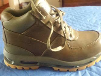 Authentic, authentic, authentic, Nike boots.