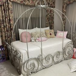 Cinderella Carriage Bed with Dresser Set 