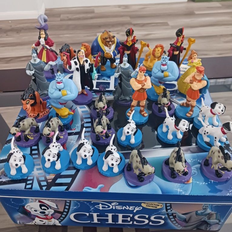 Collectors Edition Disney Chess Set for Sale in North Las Vegas
