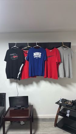 Men’s xxl Nike shirts like new  50 for all￼