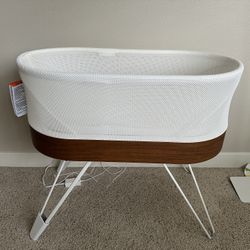 Brand new Snoo Bassinet
