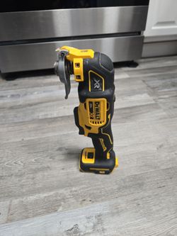 DEWALT 20V BRUSHLESS MULTI-TOOL WITH SPEED CONTROL TOOL ONLY