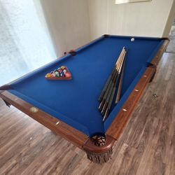 Beautiful 3 Sleight Pool Table Like NEW!