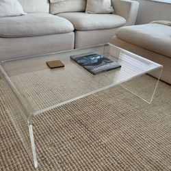 Clear / acrylic small Coffee table 