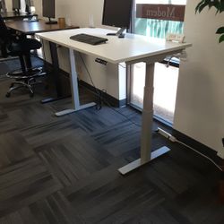 White Electronic Sit-Stand Desk 60"×30"