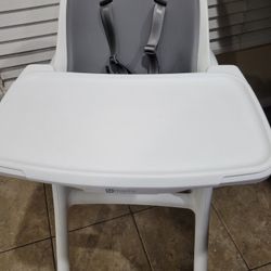 4 Moms High Chair⁸