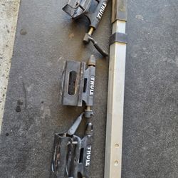 Thule Truckbed Bike Rack w/ 3 Clamps And Key