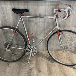 SCHWINN VOYAGEUR ROAD BIKE