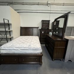 4pc Queen Bed Set