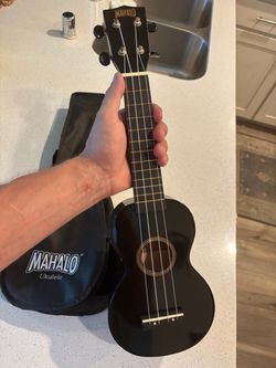 Mahalo Rainbow Series Black Soprano Ukulele w/ Carrying Case – Excellent Condition