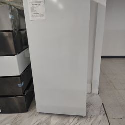 $749(MSRP$1119, Save $370) GE Upright Freezer in White With Wire Shelving and Turbo Freeze 