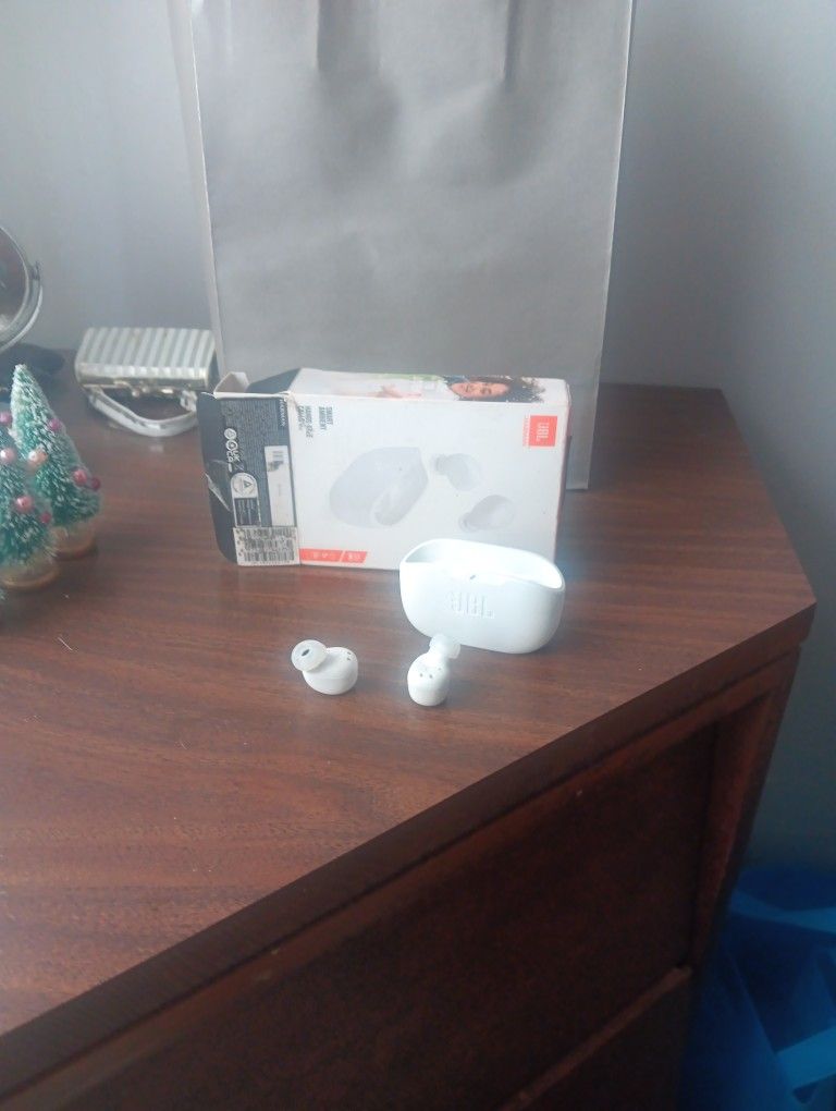 JBL Wireless Earbuds