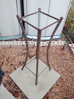 Accent table have details project for paint $35