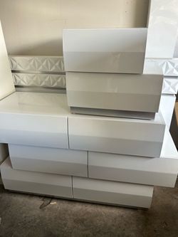 Dresser/Nightstand/Bedframe