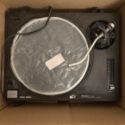 Technics SL-1200MK2 Quartz Direct Drive Turntable (DJ Classic)