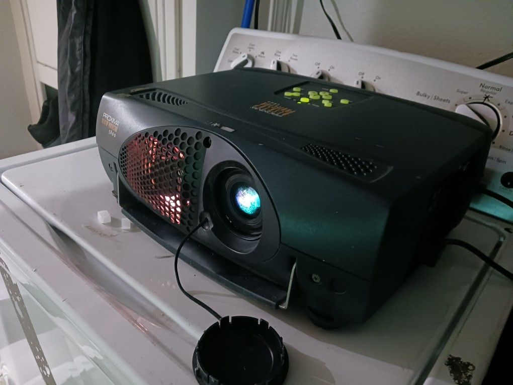 PROXIMA LCD Projector. Model DP5800 . Good Working Condition.
