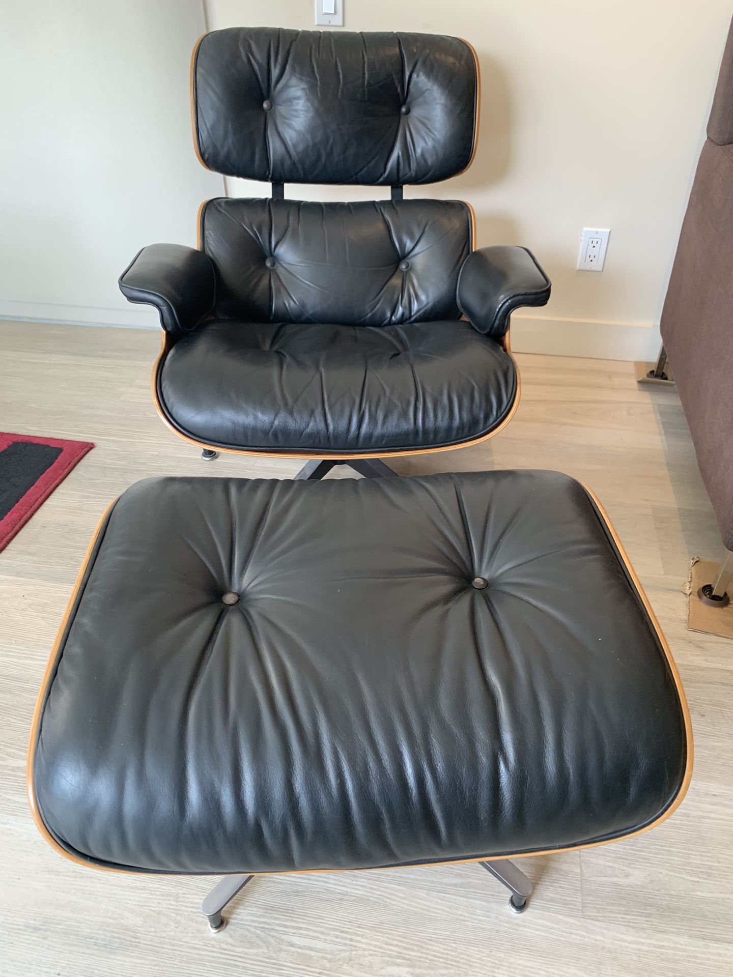 VINTAGE AUTHENTIC ORIGINAL CHARLES EAMES CHAIR AND OTTOMAN BY HERMAN MILLER