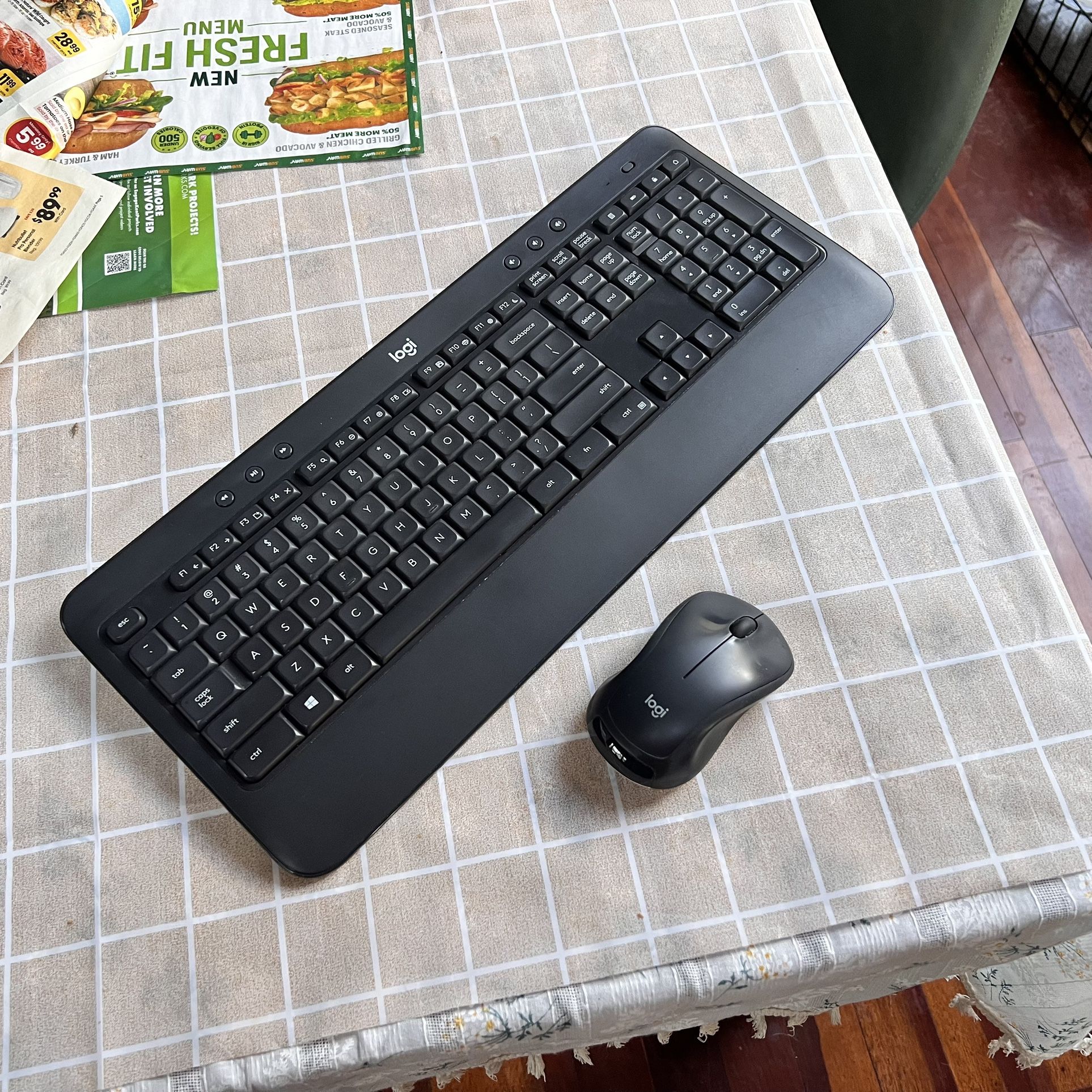 Logitech MK540 Advanced Wireless Keyboard Mouse Combo