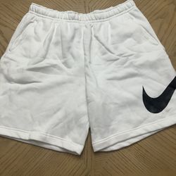 Nike Sportswear Club Fleece Graphic Swoosh shorts in white with a black logo. Size XL