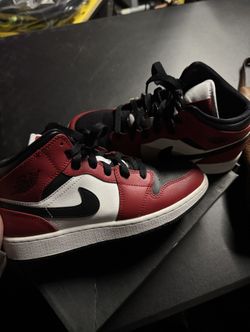 Air Jordan 1 mid GS ‘Chicago black toe Size