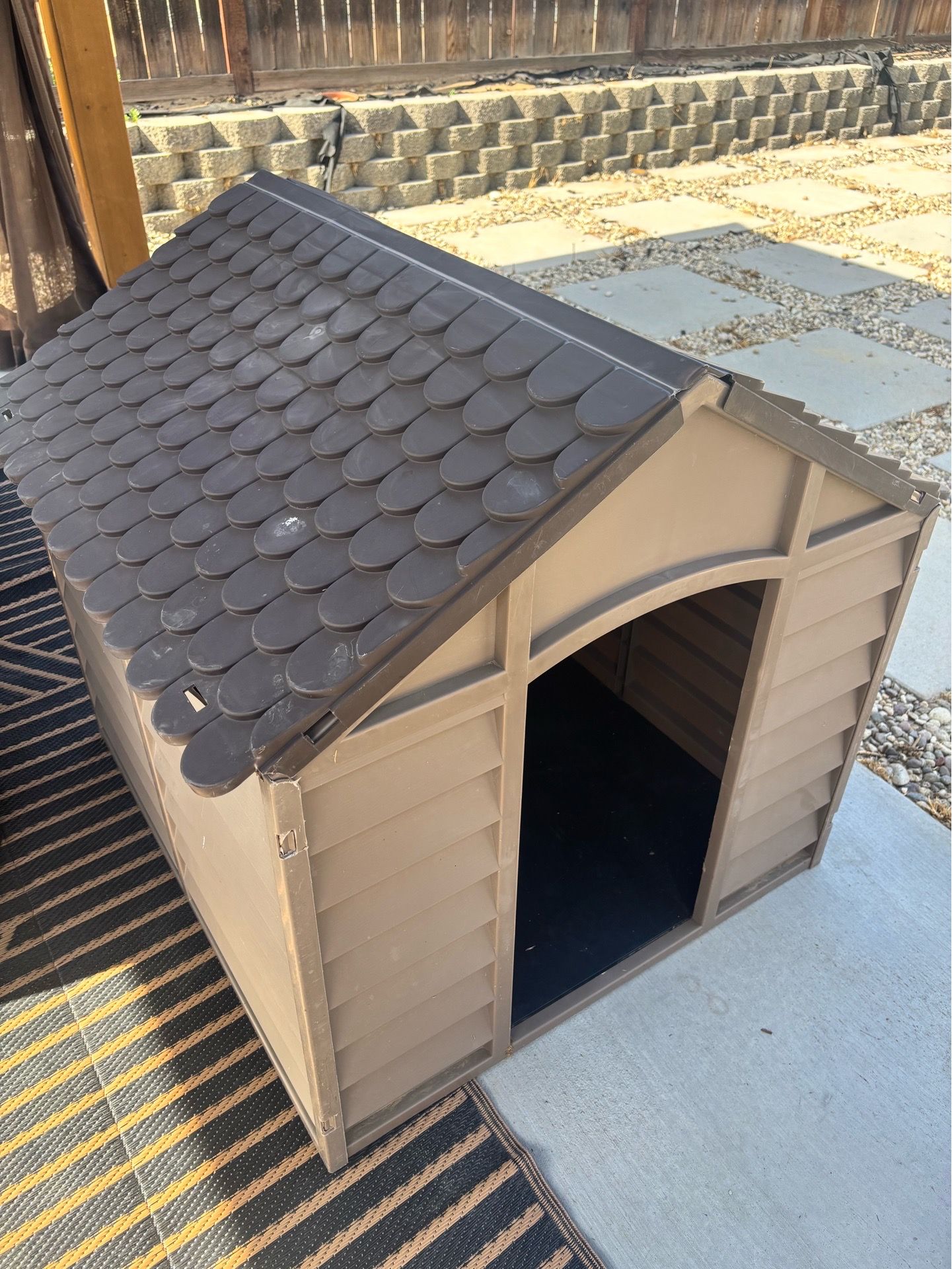 Dog kennel