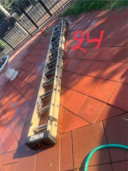 Escaleras de 24 pies de fibra de vidrio. Tengo muchos