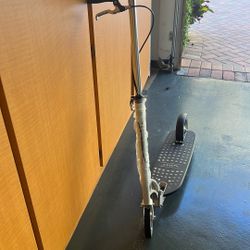 Xootr MG scooter ADULT OR OLDER CHILD 