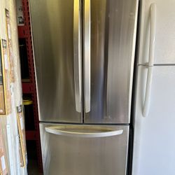 LG 30 Inch Wide 21.8 Cu. Ft. Energy Star Rated French Door Refrigerator